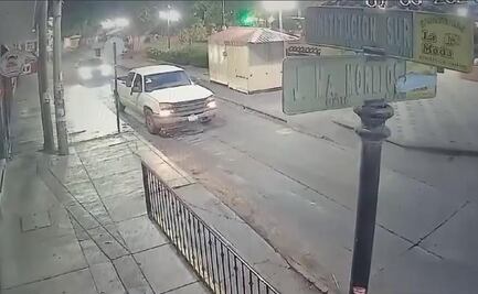 Abandonan tres cuerpos en una camioneta en la plaza principal de Rioverde