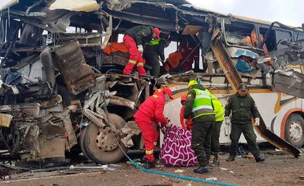 Choque entre autobuses en Bolivia deja al menos 22 muertos