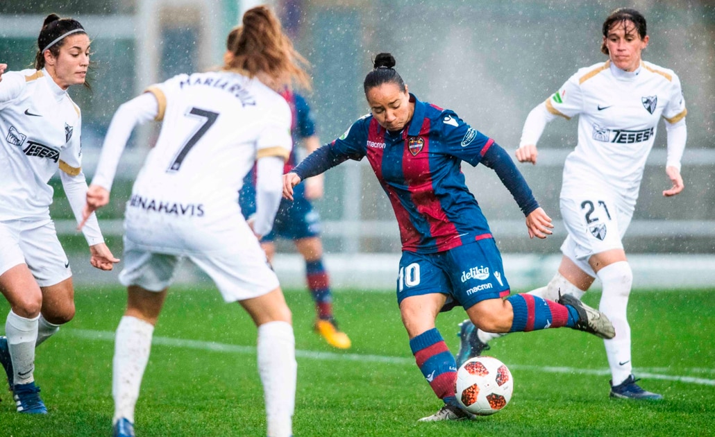 Charlyn Corral anota tres en goleada del Levante al Málaga