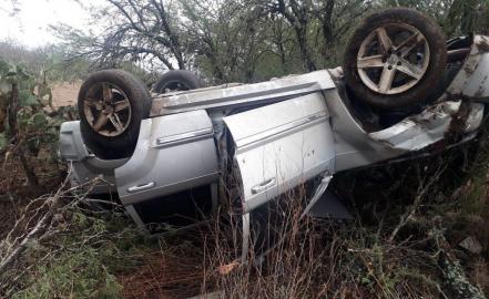 Vuelcan vehículos oficiales en Rioverde