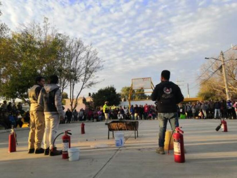 Capacitan a vendedores de pirotecnia en Soledad 