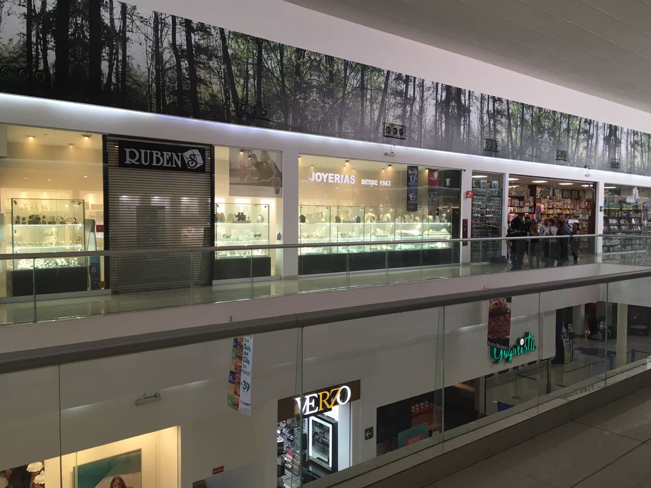 Asaltan joyería en El Dorado y abandonan botín