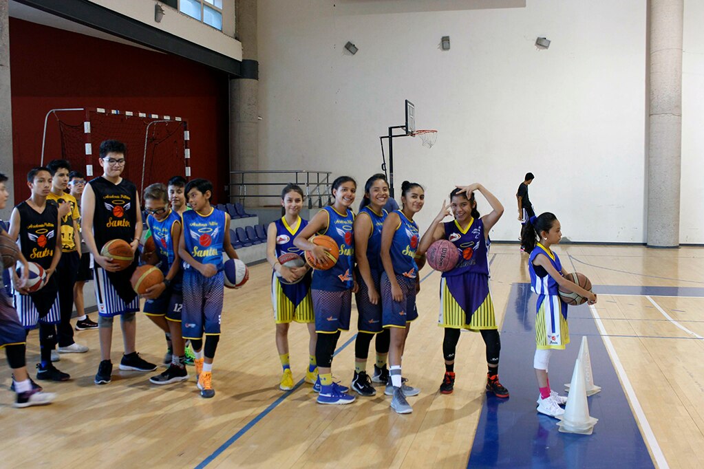 Charles Williams visita la Academia Potosina de Santos