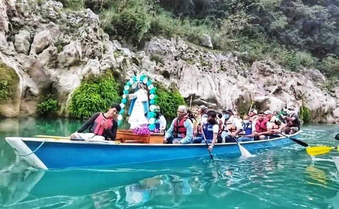 Con peregrinación en ríos de la Huasteca inician festejos por la Candelaria en Aquismón. Fotos: Cortesía