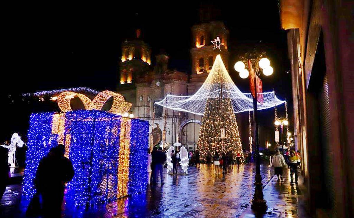 FOTOS ¡Navidad potosina! Así luce la capital con un monumental nacimiento y adornos luminosos
