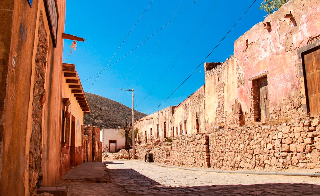 Proyectan corredor turístico para unir Cerro de San Pedro y Armadillo 