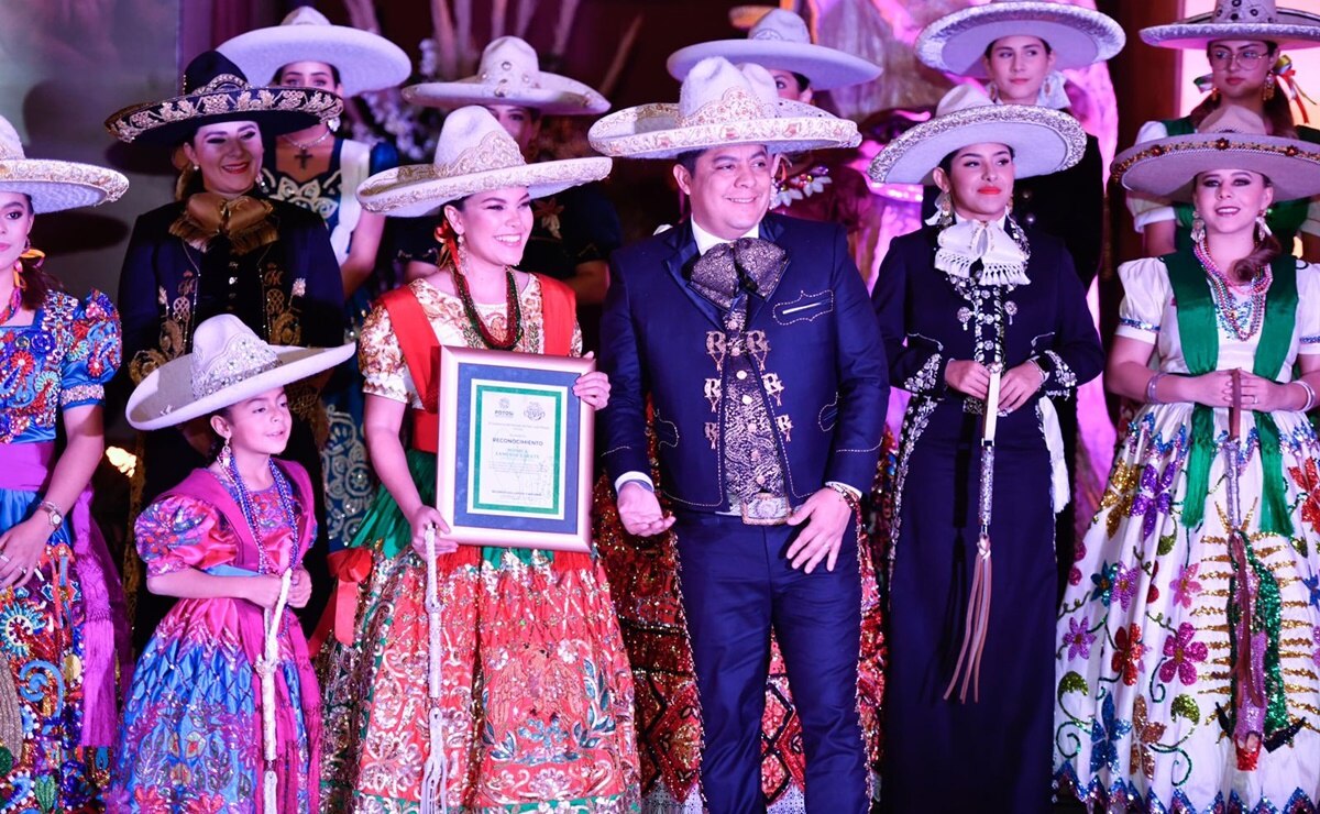 Celebran Baile de las Reinas de la Charrería en SLP; Ricardo Gallardo fue el invitado especial