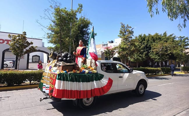 Crónica: Entre tambores, helicópteros y trajes típicos, así se vivió el desfile del 16 de septiembre en SLP