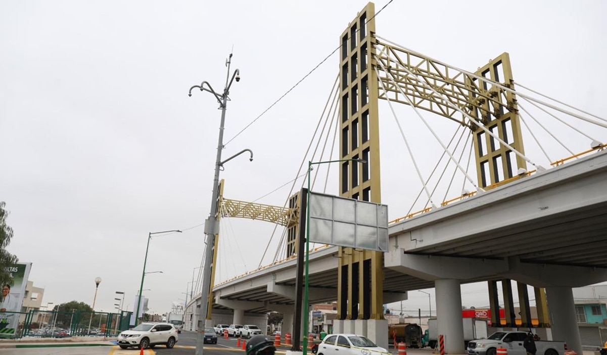 Entrega Ricardo Gallardo nuevo puente vehicular en Circuito Potosí; así quedó la obra en la capital de SLP. Foto: Especial