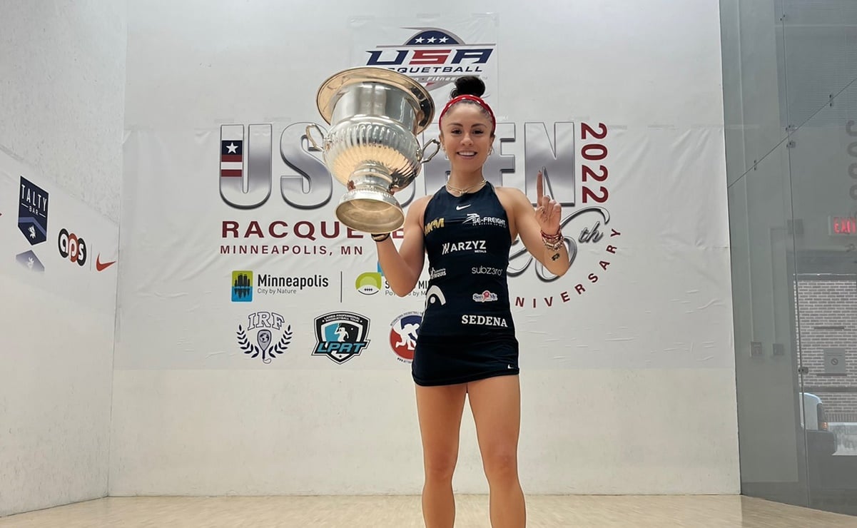 Paola Longoria con su trofeo del US Open Championship - FOTO: Twitter @paolongoria