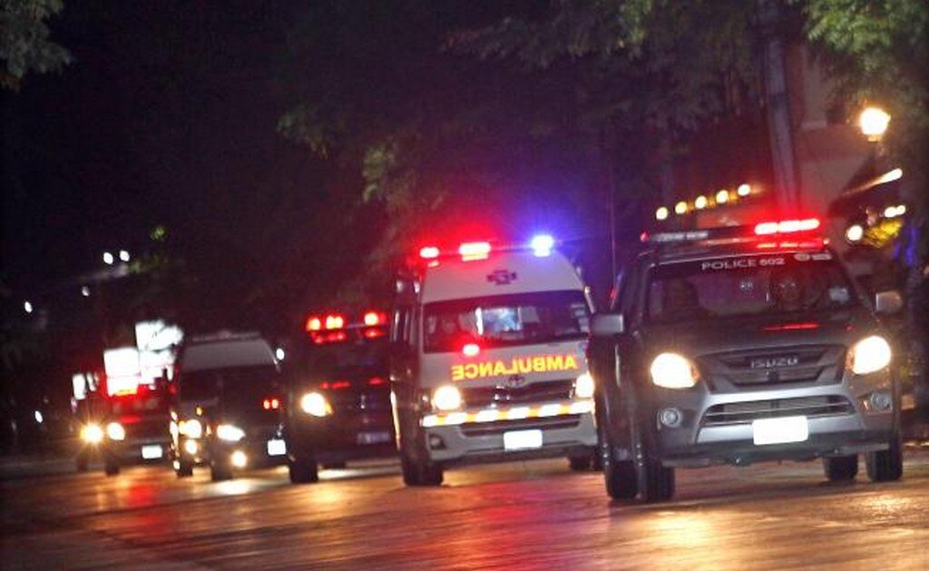  Rescatan a 4 niños de cueva en Tailandia; pausan labores de salvamento