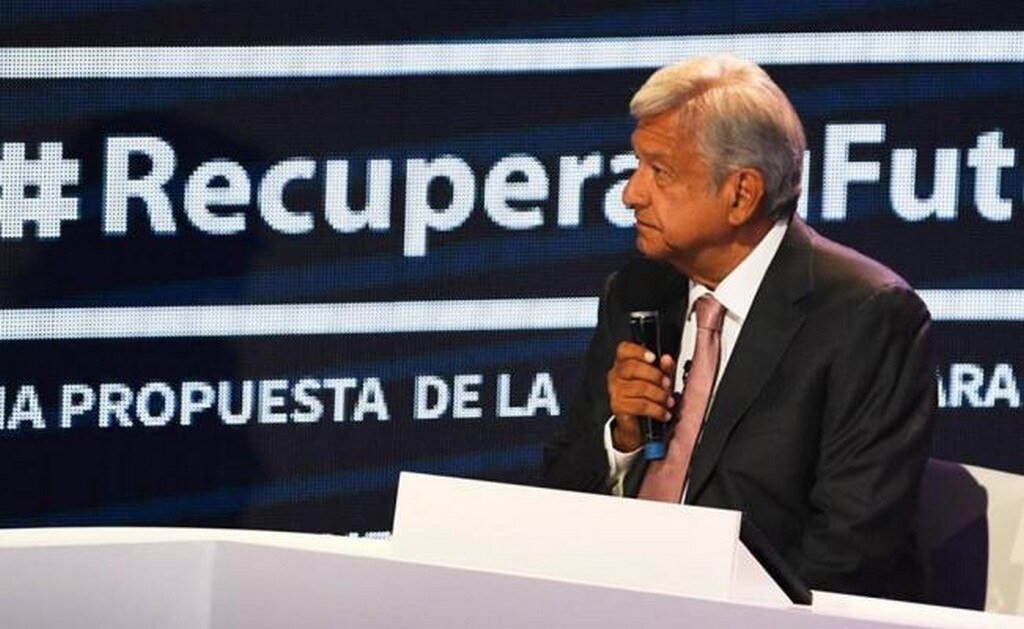 Alaba AMLO a Ricardo Salinas Pliego, dueño de Tv Azteca