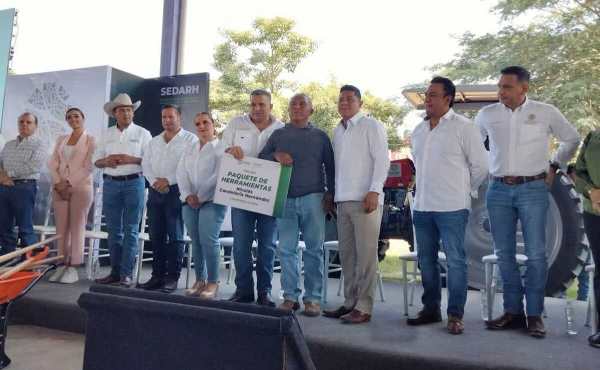 Gallardo promete "sacar del atraso y abandono" a productores agropecuarios de la Huasteca. Foto: Especial
