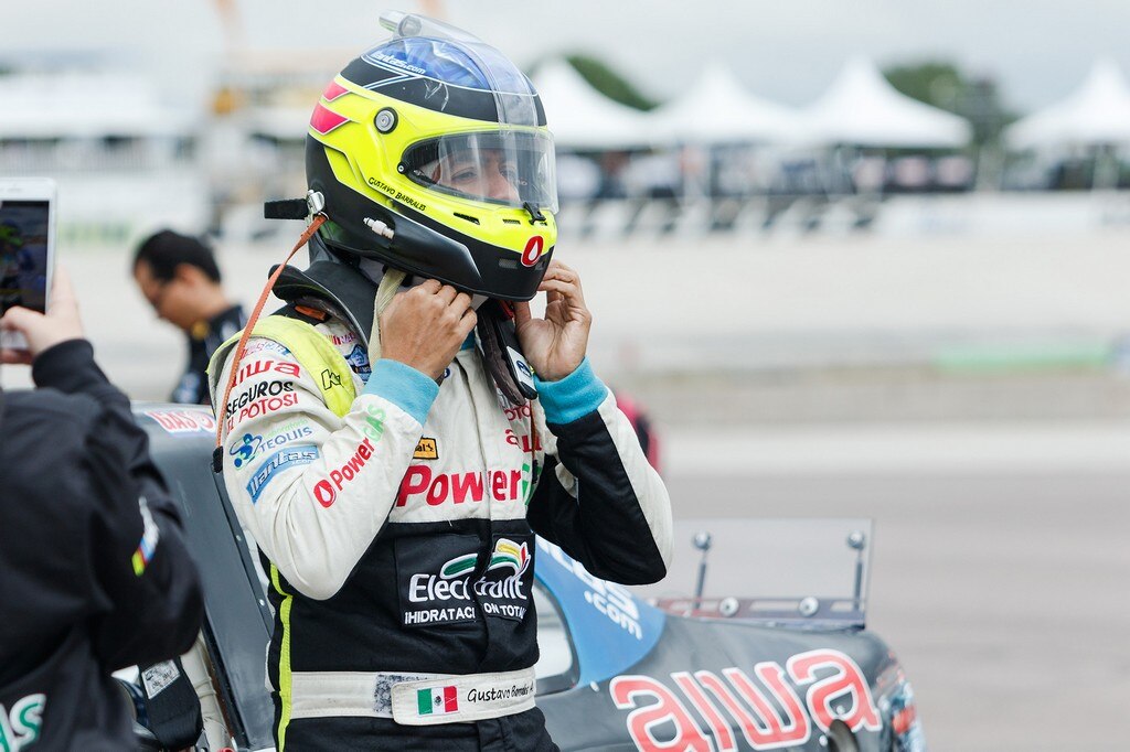Piloto potosino en el top 5 de NASCAR México