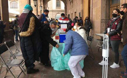 Aplican vacuna antiCovid a personas rezagas y mayores de 40 años en módulo instalado en la capital de SLP