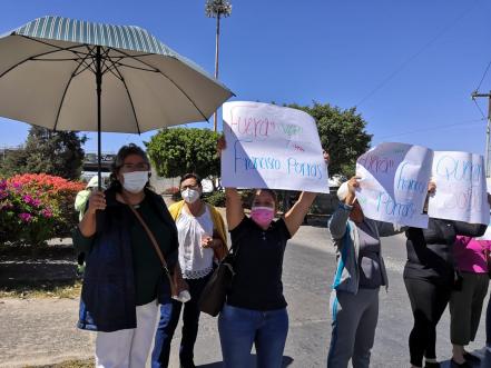 Tianguistas bloquean carriles centrales y laterales de avenida Salvador Nava