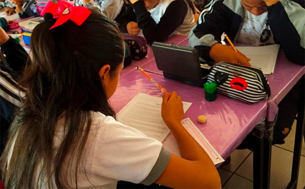 Familias se preparan ante gasto de regreso a clases