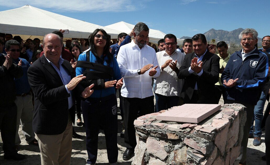 UASLP pone primera piedra de Polideportivo 