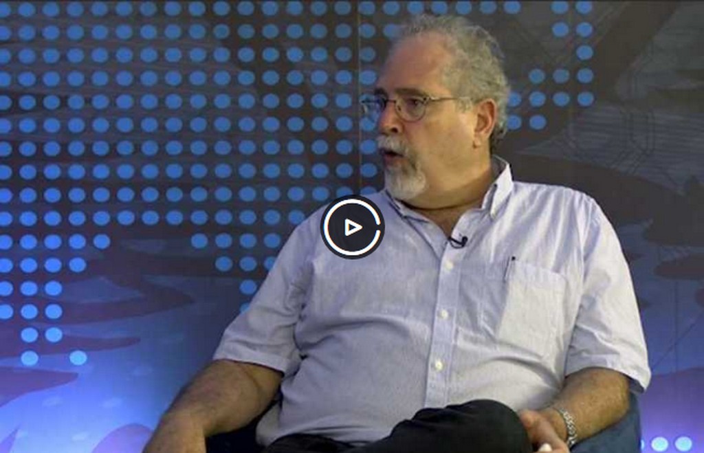 Imanol Ordorika, ex líder del CEU, señala que los porros controlan territorios para establecer la venta de drogas en planteles de la Universidad. Foto: JORGE SERRATOS. EL UNIVERSAL