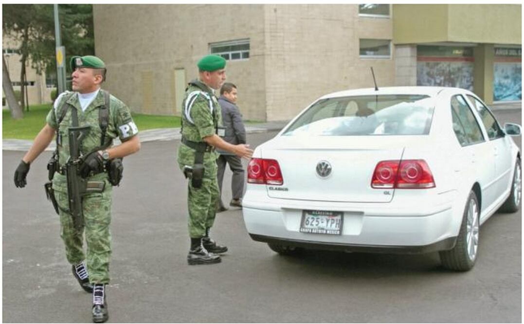 Andrés Manuel López Obrador, presidente electo de México, acudió a la Secretaría de la Defensa, para reunirse con el general Salvador Cienfuegos Zepeda. (MOISÉS PABLO. CUARTOSCURO)