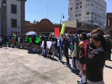 Maestros de SLP denuncian falta de pago desde hace cinco meses