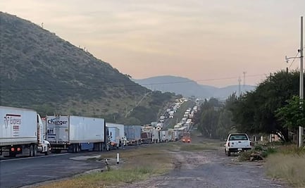 Carretera 57 colapsa tras explosión de pipa de gas; autos quedan varados por más de 8 horas
