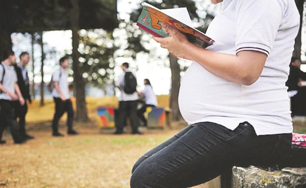 Entregan apoyos a madres adolescentes para continuar estudios