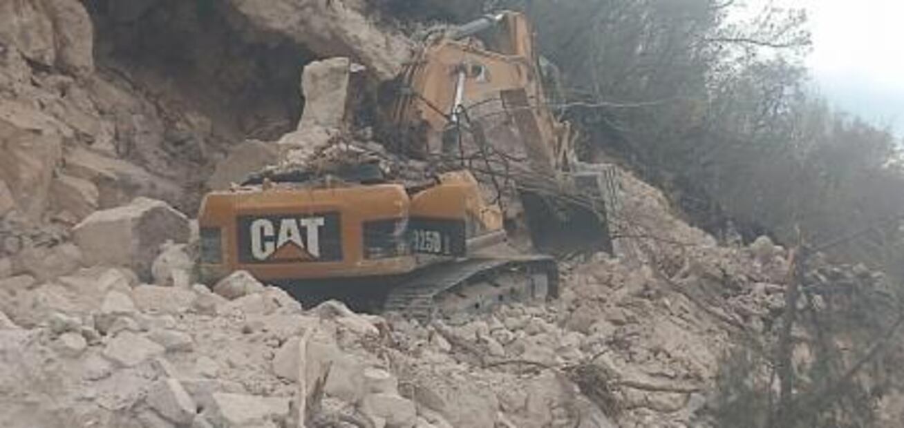Fallece un hombre por derrumbe en carretera Rioverde