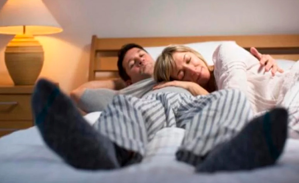 Dormir con la luz encendida favorece el aumento de peso