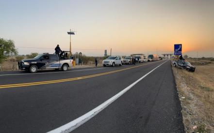 En operativo especial, trasladan a 62 reclusos y reclusas a otros penales de SLP