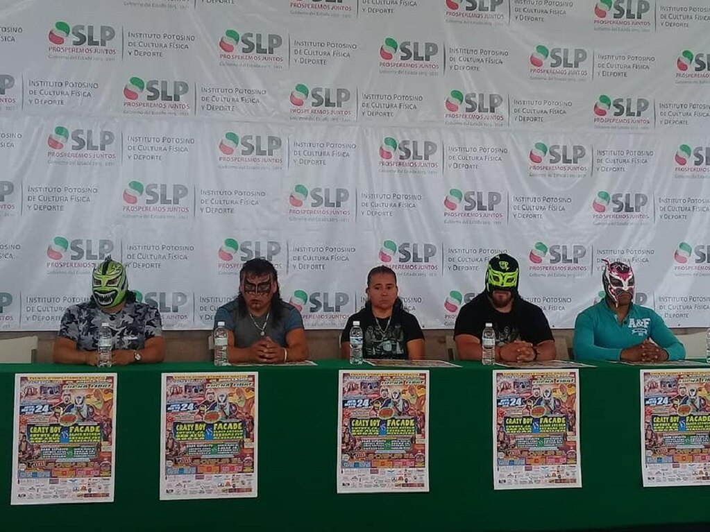 Dinastía azul presenta 20 aniversario de lucha libre