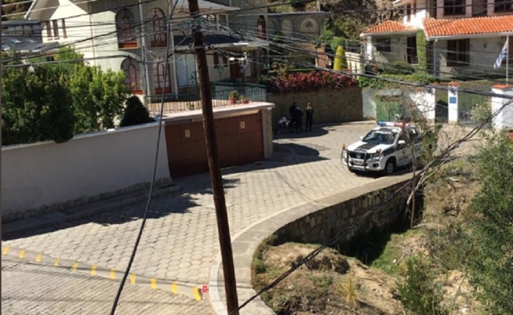 Subsecretario denuncia que policía de Bolivia toma fotos a diplomáticos en embajada de México