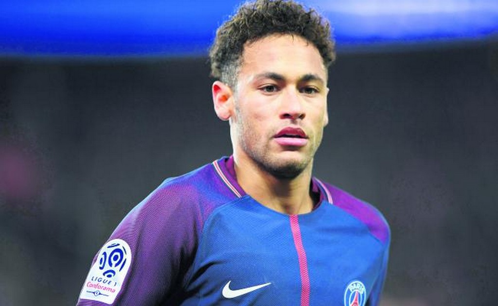 Neymar es operado con éxito en Brasil