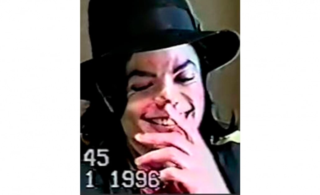 Michael Jackson se ríe cuando le preguntan por acusaciones de abuso sexual