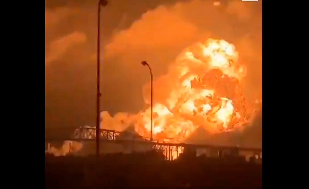 Incendio y explosiones en refinería de Filadelfia