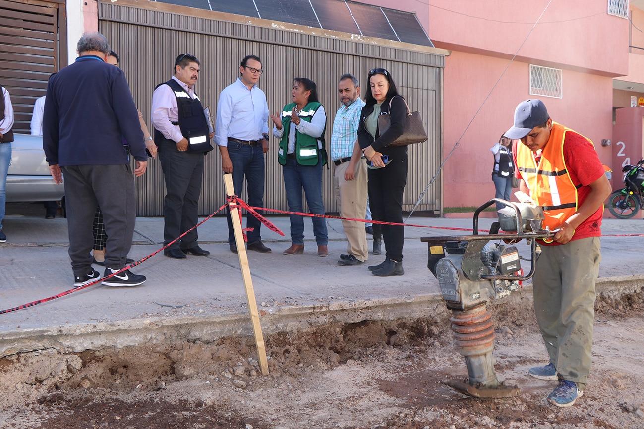 Xavier Nava supervisa obras de bacheo
