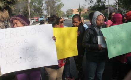 Inconformes se manifiestan por falta de recursos de programas federales