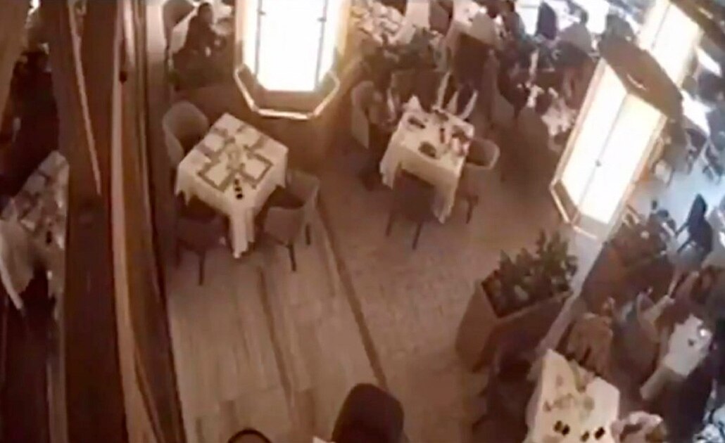 Identifican a “La Güera”, la mujer que acompañaba a los israelíes en Plaza Artz