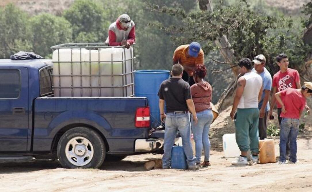 El combustible robado se vende en casas, bodegas, centrales de abasto, comercios, así como en las orillas de carreteras, denuncian. Foto: ARCHIVO EL UNIVERSAL