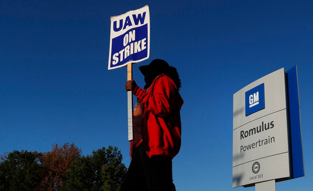 GM y sindicato alcanzan acuerdo tentativo que pondría fin a huelga de trabajadores