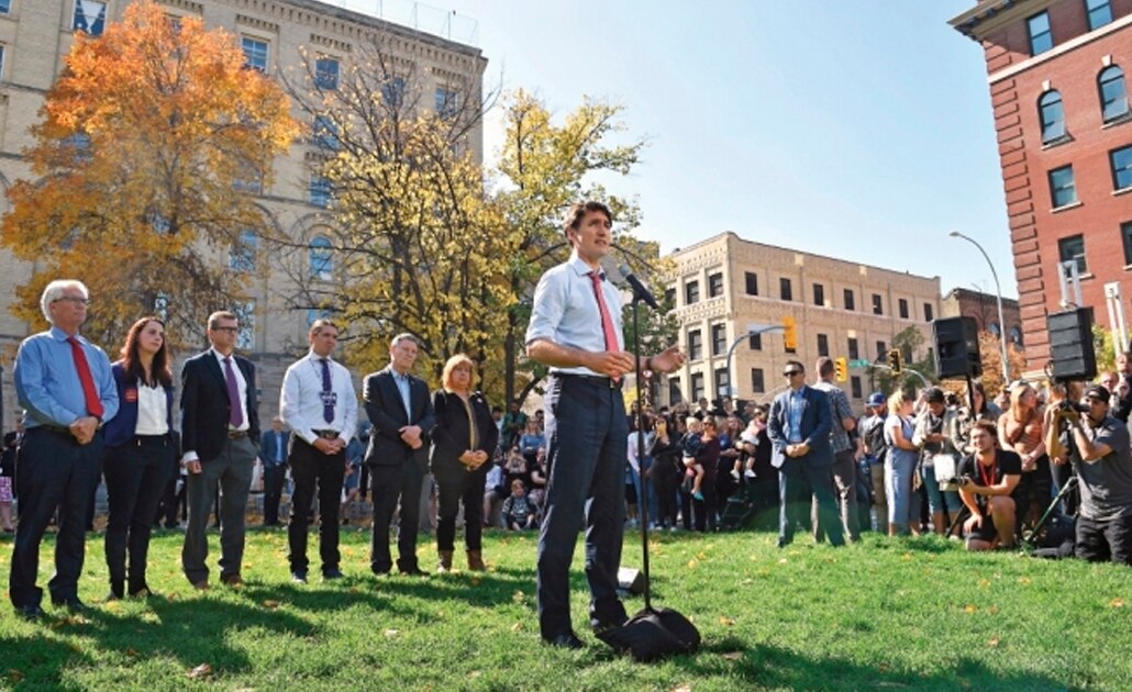 Crece escándalo de fotos de Trudeau