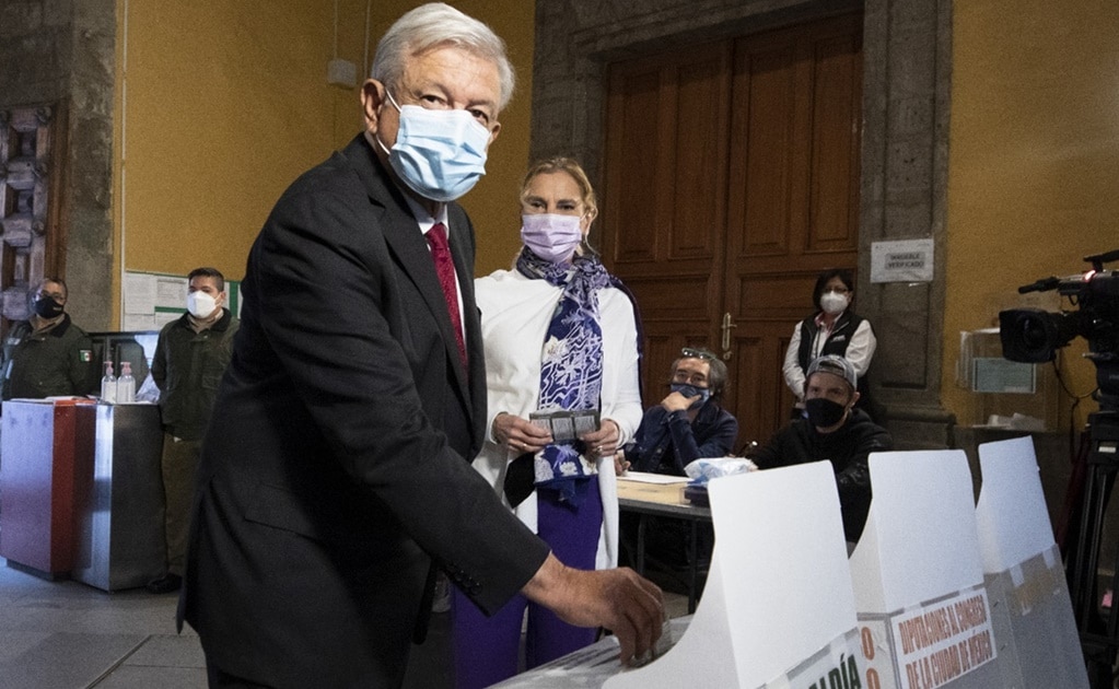 “¡Qué viva la democracia!”: AMLO vota este domingo 6 de junio 
