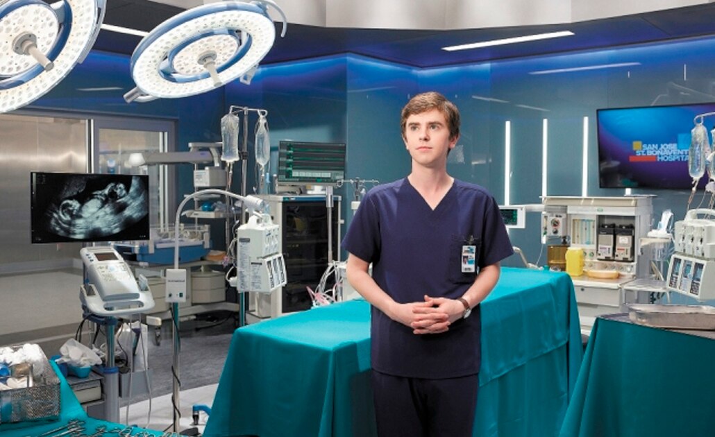 Freddie Highmore, de asesino a médico