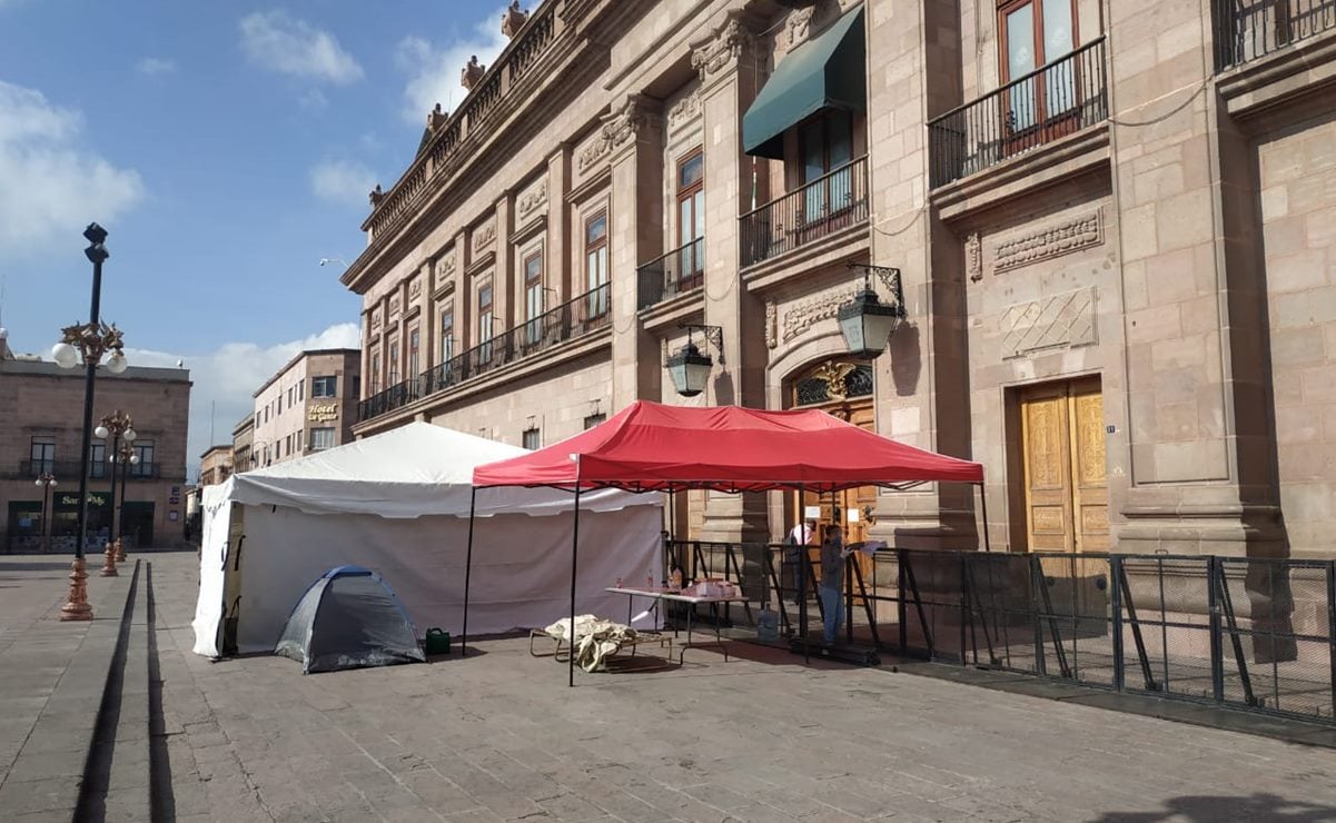 Policías instalan plantón contra SSPE a las afueras de Palacio de Gobierno