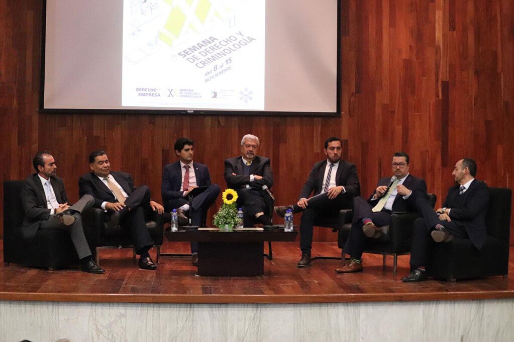 Pedroza Gaitán participó en el panel “Estado, Derecho y Economía”