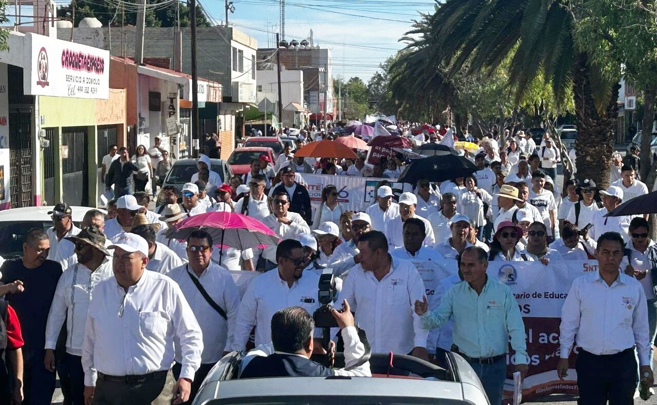 Protestas de maestros de telesecundarias en SLP. Foto: Especial