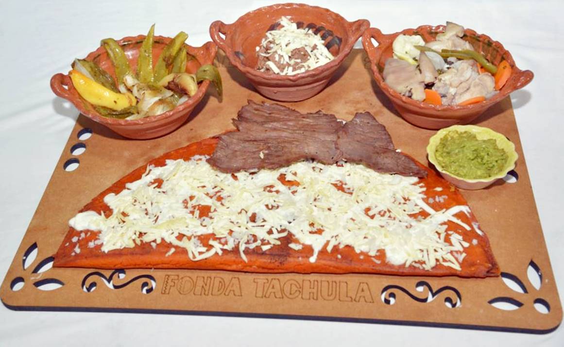 Así es la enchilada potosina más grande del mundo; podrás degustarla en la Fenae en Soledad