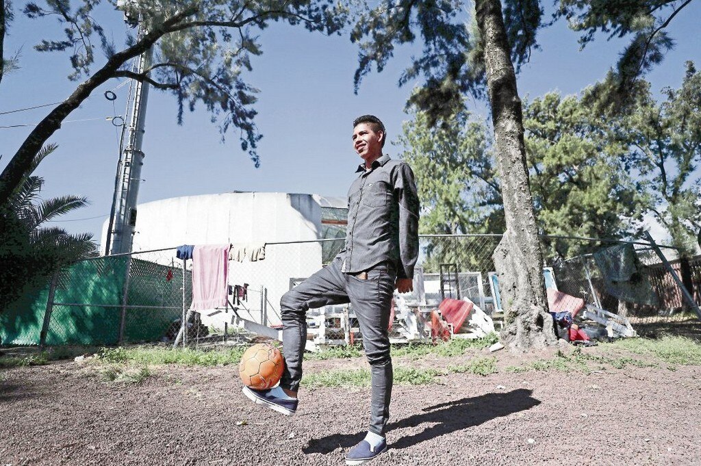 “Vengo a cumplir mi sueño de ser futbolista”, dice migrante