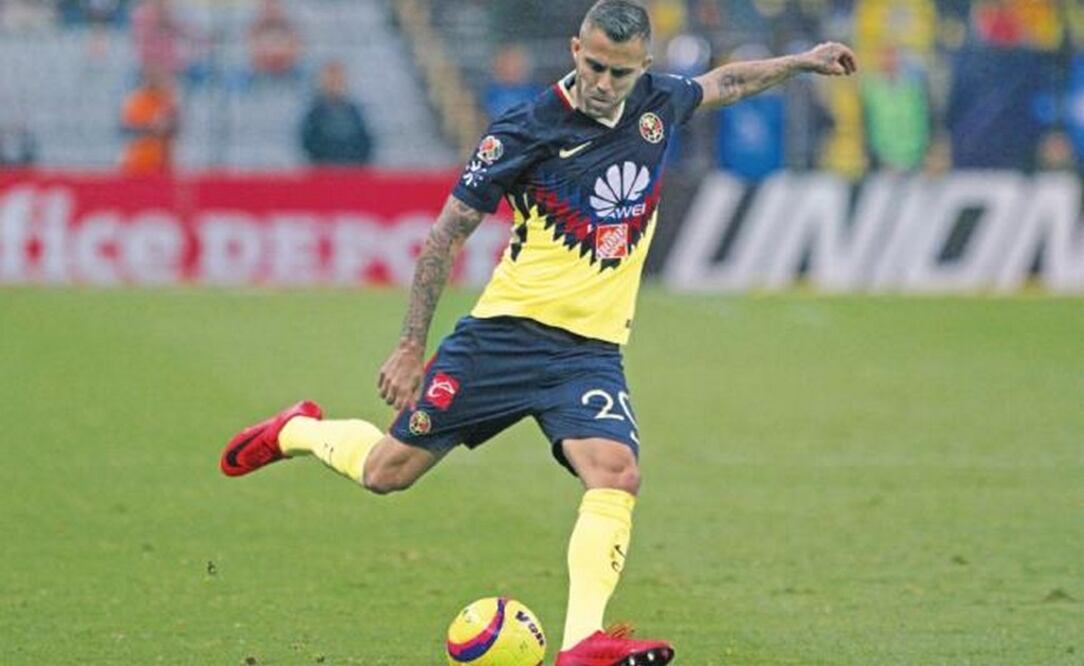 El galo al fin tuvo acción en el Azteca, en el triunfo de las Águilas. (CARLOS MEJÍA. EL UNIVERSAL)