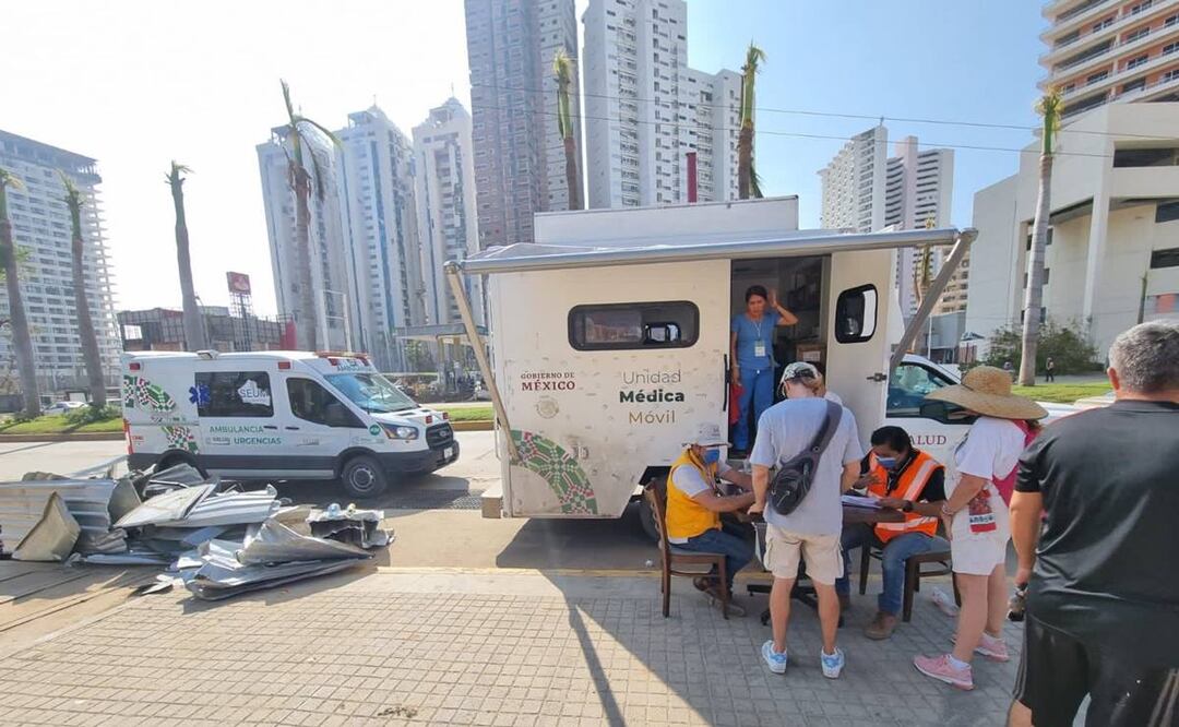 El equipo médico enviado por el Gobierno de Ricardo Gallardo Cardona, el pasado viernes ha atendido y entregado insumos a familias de 25 colonias. Foto: Especial